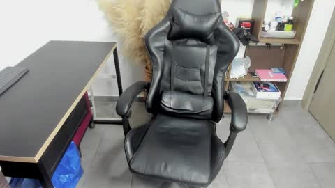 Snapshot of wolker_allan chatting on December 2025 10:48:01 PM wolker_allan online show from December 2025 10:48:01 PM