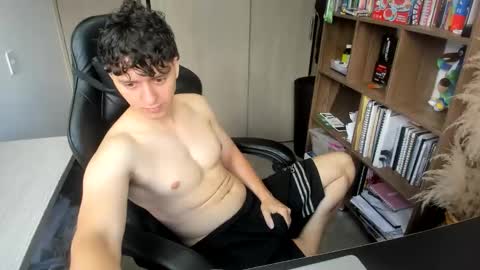 Snapshot of wolker_allan chatting on December 2025 05:39:02 PM wolker_allan online show from December 2025 05:39:02 PM