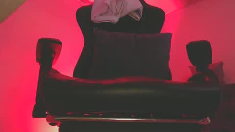 Snapshot of woondeer17 chatting on September 2025 06:35:02 PM Woondeer online show from September 2025 06:35:02 PM