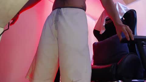 Snapshot of woondeer17 chatting on November 2025 04:20:02 PM Woondeer online show from November 2025 04:20:02 PM