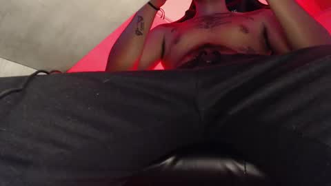 Snapshot of woondeer17 chatting on November 2025 07:02:02 PM Woondeer online show from November 2025 07:02:02 PM