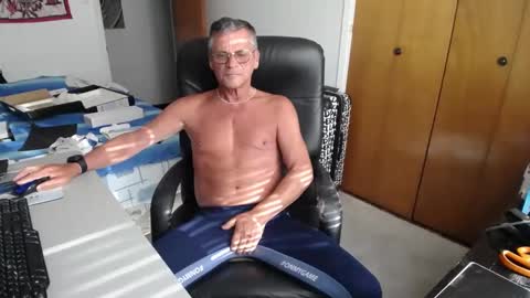 Snapshot of worldlarge chatting on December 2024 05:15:02 PM Large one online show from December 2024 05:15:02 PM