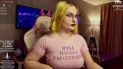 Snapshot of wounded_goddess chatting on October 2025 03:19:02 PM Goddess Sophy online show from October 2025 03:19:02 PM