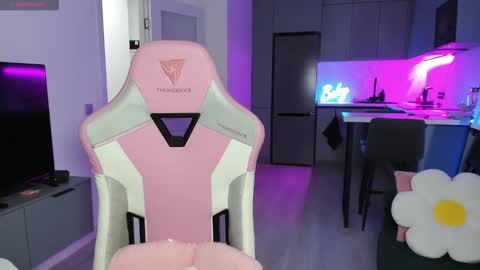 Snapshot of wowlovie666 chatting on October 2025 04:05:02 PM Emi online show from October 2025 04:05:02 PM