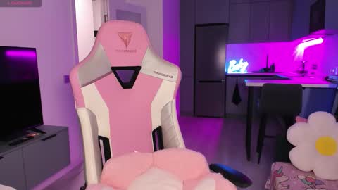 Snapshot of wowlovie666 chatting on October 2025 03:58:02 PM Emi online show from October 2025 03:58:02 PM