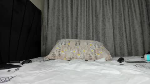 Snapshot of wowsquirt chatting on October 2025 02:43:02 AM online show from October 2025 02:43:02 AM