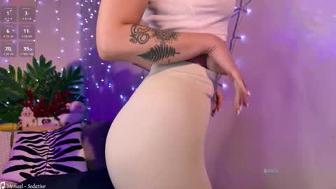 Snapshot of wxiuixw chatting on November 2025 09:13:02 PM Sonya online show from November 2025 09:13:02 PM