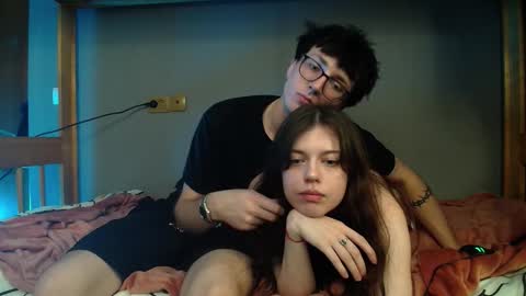 Snapshot of x_files_t chatting on October 2025 11:25:02 PM Philipp and Este online show from October 2025 11:25:02 PM