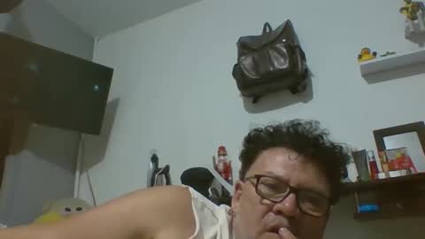 Snapshot of xanderdinis chatting on November 2025 01:44:01 AM Xander online show from November 2025 01:44:01 AM