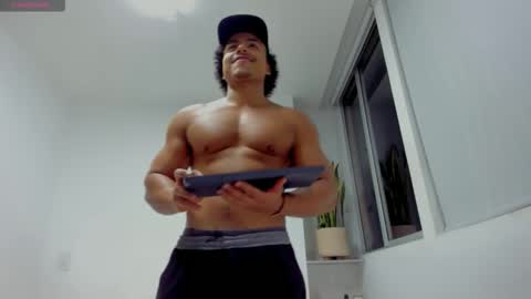 Snapshot of xavier_colleman chatting on November 2025 01:05:01 AM Xavier online show from November 2025 01:05:01 AM