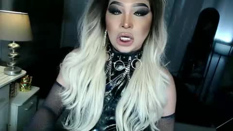 Snapshot of xdirtyflirtyx chatting on October 2025 05:19:02 PM Zhavia online show from October 2025 05:19:02 PM