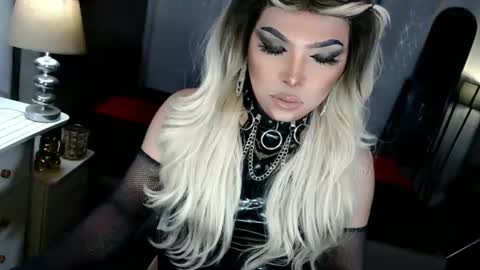 Snapshot of xdirtyflirtyx chatting on October 2025 06:53:01 PM Zhavia online show from October 2025 06:53:01 PM