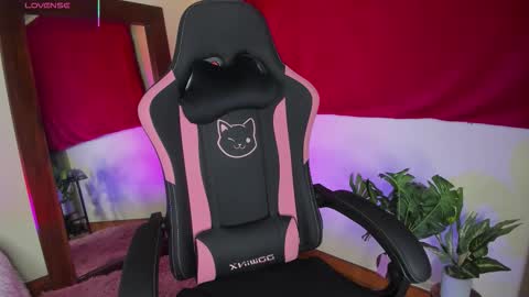 Kanae. online show from October 2025 10:43:02 PM