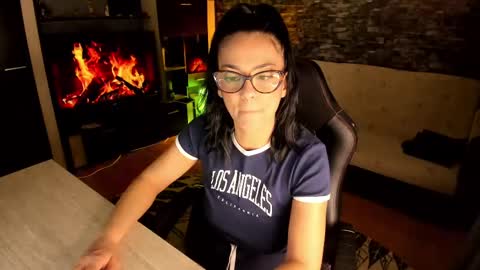 Lara online show from March 2025 10:02:02 PM