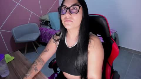 MILEE online show from November 2025 01:15:01 AM