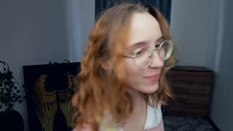 Snapshot of xo_lil_dream chatting on September 2025 07:52:02 AM Kylie online show from September 2025 07:52:02 AM
