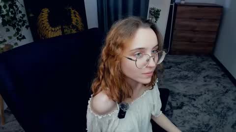 Snapshot of xo_lil_dream chatting on September 2025 07:19:01 AM Kylie online show from September 2025 07:19:01 AM