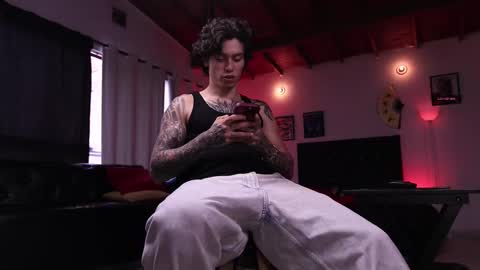   online show from October 2025 08:05:01 PM