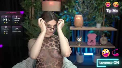 Snapshot of xoxo_molly chatting on October 2025 09:13:01 PM xoxo_molly online show from October 2025 09:13:01 PM