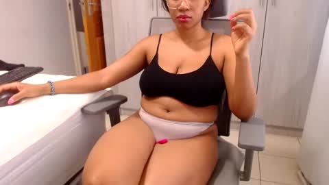 spykeXtee online show from January 2025 02:46:02 PM
