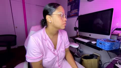 xStarGazingx online show from October 2025 08:12:01 AM