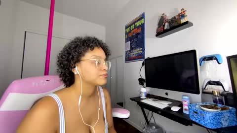 xStarGazingx online show from October 2025 05:16:02 AM