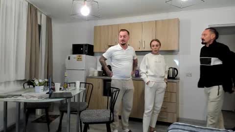 Snapshot of xveryhotcouple chatting on November 2025 04:31:02 PM xveryhotcouple online show from November 2025 04:31:02 PM