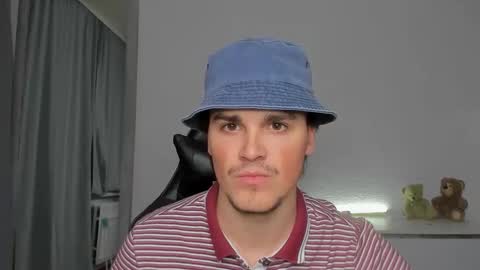 Snapshot of xx_raul_xx_ chatting on October 2025 02:01:02 AM raul online show from October 2025 02:01:02 AM