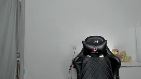 Snapshot of xx_raul_xx_ chatting on November 2025 10:41:02 PM raul online show from November 2025 10:41:02 PM