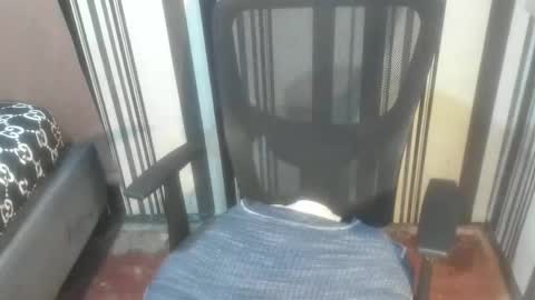 Snapshot of xxhotbodyforcumxx chatting on November 2025 04:00:01 AM Coco online show from November 2025 04:00:01 AM