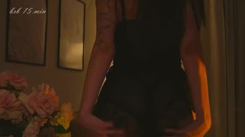 Molly online show from October 2025 11:42:02 AM