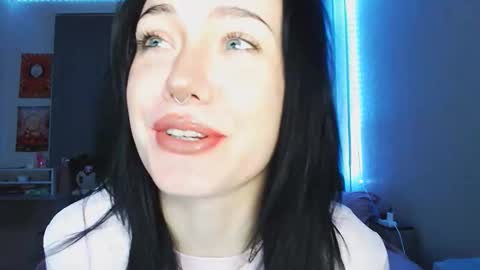 Snapshot of yamilean chatting on November 2025 12:44:01 AM Yami online show from November 2025 12:44:01 AM