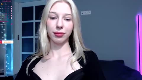 Yana  online show from December 2024 11:13:01 PM