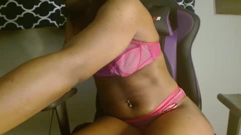 Snapshot of yarabrynnn chatting on December 2024 12:11:01 PM YARA online show from December 2024 12:11:01 PM