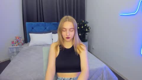 Yasmina online show from December 2024 08:22:01 PM