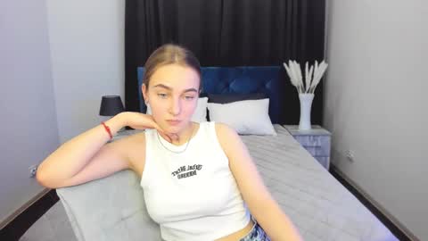 Yasmina online show from February 2025 07:13:01 PM
