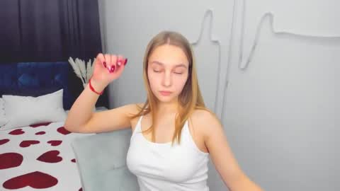 Yasmina online show from February 2025 06:59:02 PM