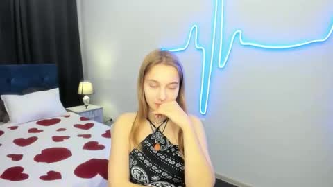 Yasmina online show from October 2025 01:19:01 PM