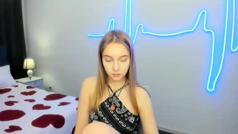 Yasmina online show from October 2025 02:28:01 PM