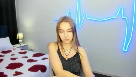 Yasmina online show from October 2025 06:41:02 PM