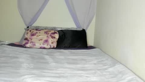 Snapshot of yasminayazzie chatting on October 2025 10:10:01 PM Yasmina online show from October 2025 10:10:01 PM