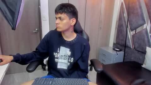 yef_thinn online show from November 2025 04:11:01 AM