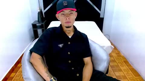 Yi  online show from November 2025 07:34:02 PM