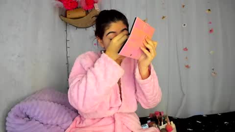 Snapshot of yelina_mh chatting on October 2025 06:08:02 PM YELINA online show from October 2025 06:08:02 PM