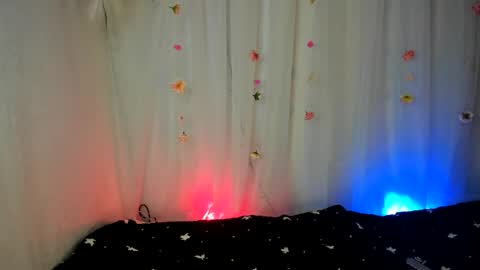 Snapshot of yelina_mh chatting on November 2025 10:32:02 PM YELINA online show from November 2025 10:32:02 PM