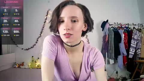 Snapshot of yellow_songbird chatting on September 2025 05:18:01 PM Liya online show from September 2025 05:18:01 PM