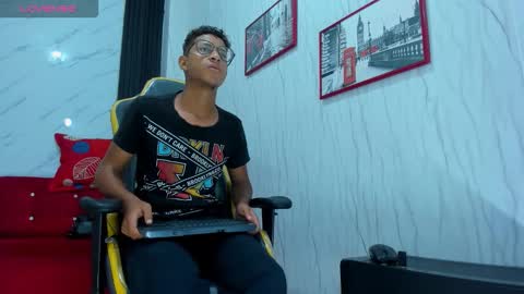 M O R E N O online show from October 2025 09:14:02 PM