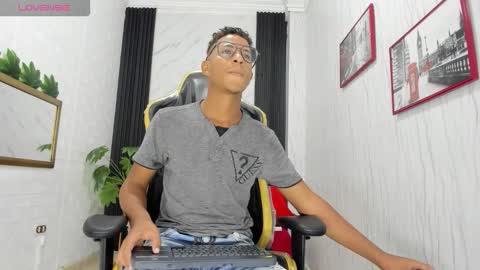 M O R E N O online show from October 2025 09:44:01 PM