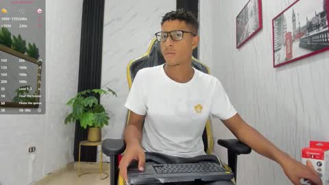 M O R E N O online show from November 2025 07:37:01 PM