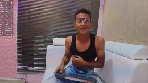 M O R E N O online show from November 2025 09:59:01 PM